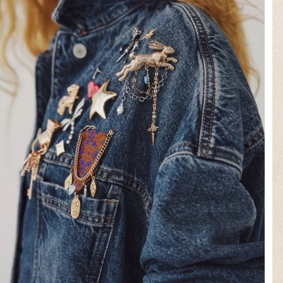 Dare to Dream Rabbit Brooch - Picture 1 of 5